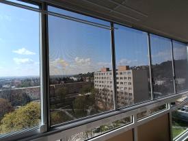 So sieťovinou petscreen